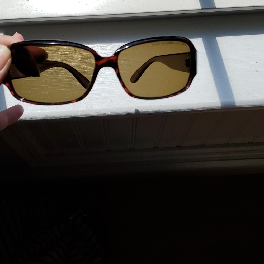 Marc Jacobs Polarized Sunglasses - Picture 4 of 5